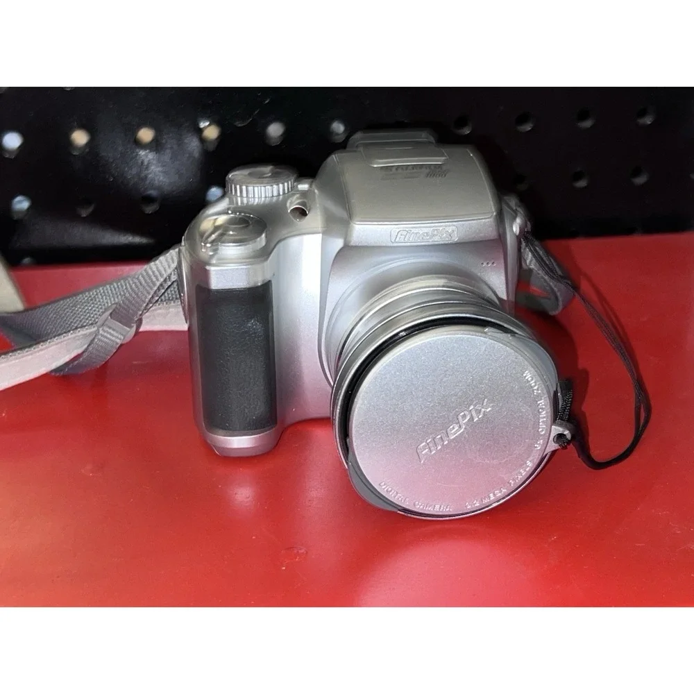 Fuji Finepix 3800 3.2 megapixel Camera Tested and Working!‎